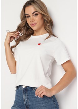 Biały T-shirt z Bawełny z Krótkim Rękawem i Naszywką w Kształcie Serca Viketta ze sklepu Born2be Odzież w kategorii Bluzki damskie - zdjęcie 173371030