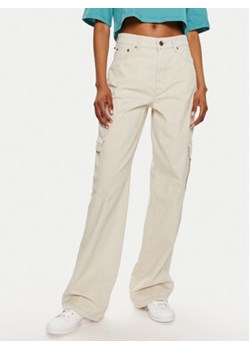Gestuz Spodnie materiałowe 10908214 Beżowy Regular Fit ze sklepu MODIVO w kategorii Spodnie damskie - zdjęcie 173379001