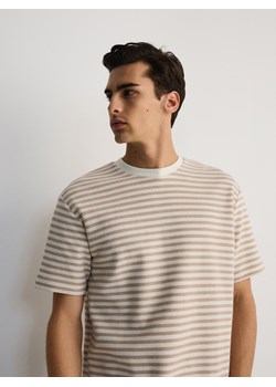 Reserved - T-shirt comfort w paski - złamana biel ze sklepu Reserved w kategorii T-shirty męskie - zdjęcie 173381293