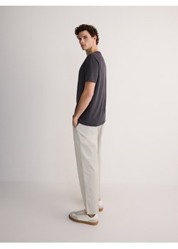 Reserved - Spodnie jogger straight - beżowy ze sklepu Reserved w kategorii Spodnie męskie - zdjęcie 173381330