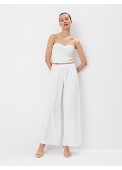 Mohito - Spodnie z szeroką nogawką - biały ze sklepu Mohito w kategorii Spodnie damskie - zdjęcie 173383064