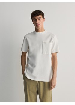 Reserved - T-shirt comfort z kieszonką - złamana biel ze sklepu Reserved w kategorii T-shirty męskie - zdjęcie 173385421