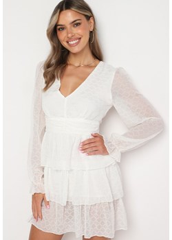 Biała Rozkloszowana Sukienka Koktajlowa z Trójkątnym Dekoltem Moretta ze sklepu Born2be Odzież w kategorii Sukienki - zdjęcie 173387901