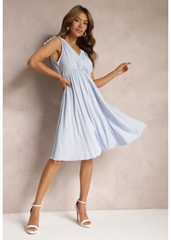 Jasnoniebieska Sukienka Plisowana z Wiskozą i Bawełną z Trójkątnym Dekoltem i Gumką w Pasie Liramla ze sklepu Renee odzież w kategorii Sukienki - zdjęcie 173390634