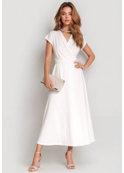 Biała Sukienka Kopertowa Chloriera ze sklepu Born2be Odzież w kategorii Sukienki - zdjęcie 173391191