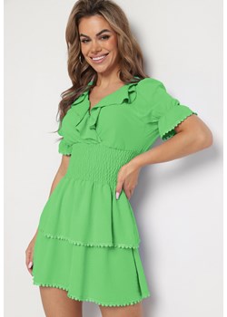 Zielona Sukienka o Rozkloszowanym Kroju z Gumką w Pasie i Ozdobnymi Falbankami Werdia ze sklepu Born2be Odzież w kategorii Sukienki - zdjęcie 173391763