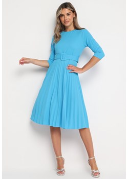 Niebieska Sukienka Plisowana z Paskiem Gonge ze sklepu Born2be Odzież w kategorii Sukienki - zdjęcie 173391854