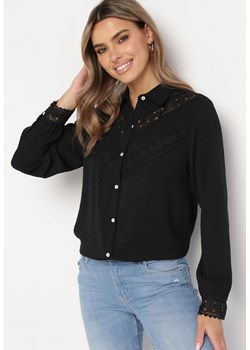 Czarna Elegancka Koszula z Koronką Przy Dekolcie Lynora ze sklepu Born2be Odzież w kategorii Koszule damskie - zdjęcie 173393930
