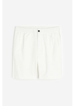 H & M - Bawełniane szorty Regular Fit - Biały ze sklepu H&M w kategorii Spodenki męskie - zdjęcie 173396540