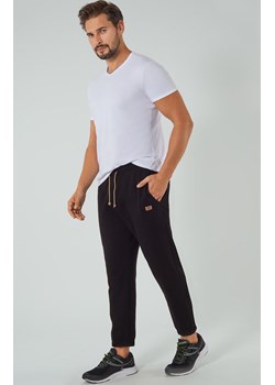 Dresowe spodnie męskie czarne Lider, Kolor czarny, Rozmiar M, Italian Fashion ze sklepu Primodo w kategorii Spodnie męskie - zdjęcie 173397541