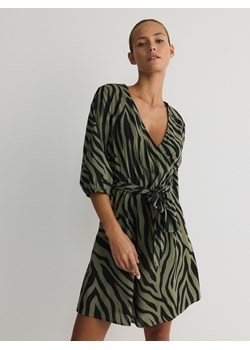 Reserved - Sukienka w zwierzęcy wzór - oliwkowy ze sklepu Reserved w kategorii Sukienki - zdjęcie 173401213