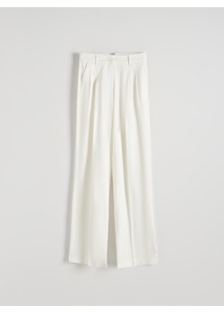 Reserved - Szerokie spodnie z wiskozą - złamana biel ze sklepu Reserved w kategorii Spodnie damskie - zdjęcie 173405974
