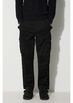 C.P. Company spodnie STRETCH SATEEN LOOSE CARGO PANTS męskie kolor czarny w fasonie cargo 15CMPA123A005529G ze sklepu PRM w kategorii Spodnie męskie - zdjęcie 173408352