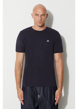 C.P. Company t-shirt bawełniany 30/1 JERSEY SMALL LOGO T-SHIRT kolor granatowy gładki 15CMTS046A005100W ze sklepu PRM w kategorii T-shirty męskie - zdjęcie 173408442