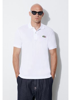Lacoste polo bawełniane x Netflix kolor biały z aplikacją ze sklepu PRM w kategorii T-shirty męskie - zdjęcie 173408710