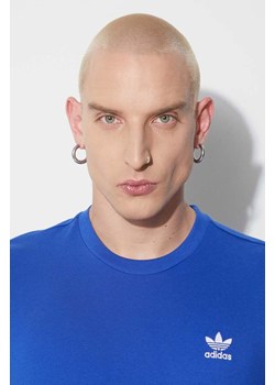 adidas Originals t-shirt bawełniany kolor niebieski IA4870-SELUBL ze sklepu PRM w kategorii T-shirty męskie - zdjęcie 173408741