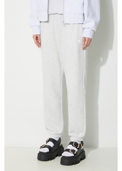 New Balance spodnie dresowe French Terry Crew kolor szary melanżowe WP41500AHH ze sklepu PRM w kategorii Spodnie damskie - zdjęcie 173408771