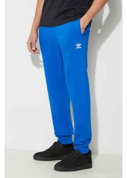 adidas Originals spodnie dresowe Essential Pant kolor niebieski gładkie IR7806 ze sklepu PRM w kategorii Spodnie męskie - zdjęcie 173409163