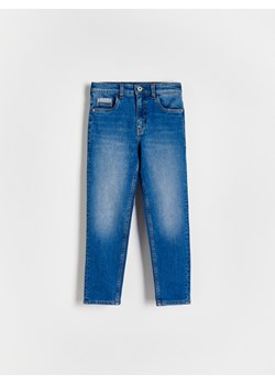 Reserved - Elastyczne jeansy regular - granatowy ze sklepu Reserved w kategorii Spodnie chłopięce - zdjęcie 173412371