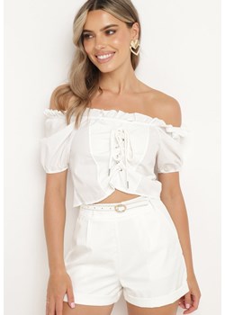 Biała Bluzka Typu Hiszpanka z Ozdobnymi Marszczeniami Viknia ze sklepu Born2be Odzież w kategorii Bluzki damskie - zdjęcie 173413541
