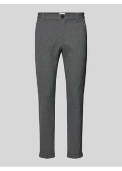 Spodnie materiałowe o skróconym kroju slim fit ze sklepu Peek&Cloppenburg  w kategorii Spodnie męskie - zdjęcie 173413793