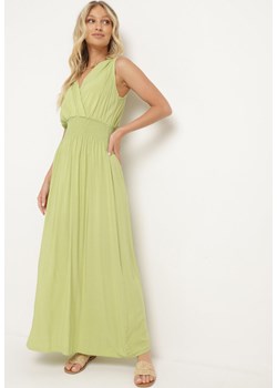 Zielona Wiskozowa Sukienka z Kopertowym Dekoltem i Gumkami w Talii Joridia ze sklepu Born2be Odzież w kategorii Sukienki - zdjęcie 173423994