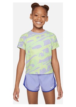 T-shirt dla małych dzieci z nadrukiem Nike Prep in Your Step - Fiolet ze sklepu Nike poland w kategorii Bluzki dziewczęce - zdjęcie 173428942