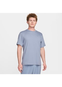 Męska uniwersalna koszulka z krótkim rękawem Dri-FIT Nike Primary - Niebieski ze sklepu Nike poland w kategorii T-shirty męskie - zdjęcie 173428982