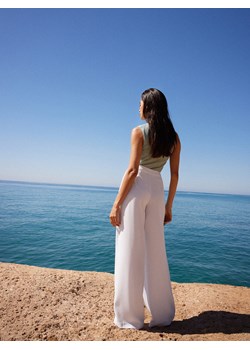 Mohito - Spodnie z szeroką nogawką - biały ze sklepu Mohito w kategorii Spodnie damskie - zdjęcie 173432702