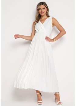 Biała Plisowana Sukienka z Bawełną i Wiskozą o Rozkloszowanym Kroju z Gumką w Talii Xefia ze sklepu Born2be Odzież w kategorii Sukienki - zdjęcie 173440061