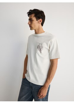 Reserved - T-shirt oversize z haftem - złamana biel ze sklepu Reserved w kategorii T-shirty męskie - zdjęcie 173442960