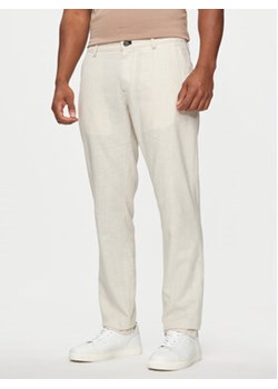 JOOP! Jeans Chinosy Matthew 30042731 Beżowy Modern Fit ze sklepu MODIVO w kategorii Spodnie męskie - zdjęcie 173456750