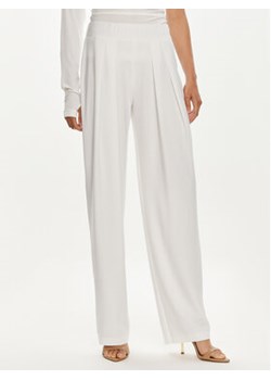NORMA KAMALI Spodnie materiałowe ST1247HPC32944 Biały Regular Fit ze sklepu MODIVO w kategorii Spodnie damskie - zdjęcie 173456814
