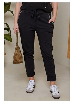 Curvy Lady Spodnie w kolorze czarnym ze sklepu Limango Polska w kategorii Spodnie damskie - zdjęcie 173460501