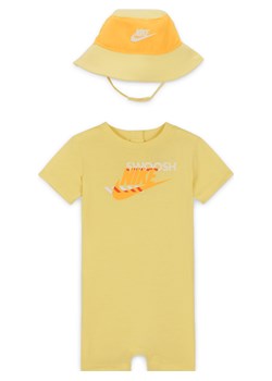 Zestaw rampers i kapelusz dla niemowląt Nike Sportswear PE (12–24 M) - Żółty ze sklepu Nike poland w kategorii Odzież dla niemowląt - zdjęcie 173462024