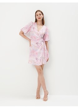 Mohito - Sukienka mini z bufiastymi rękawami - różowy ze sklepu Mohito w kategorii Sukienki - zdjęcie 173467133