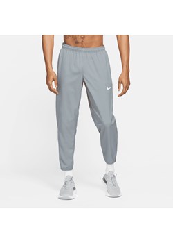 Męskie spodnie do biegania z tkaniny Nike Dri-FIT Challenger - Szary ze sklepu Nike poland w kategorii Spodnie męskie - zdjęcie 173478893