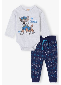 Komplet niemowlęcy Psi Patrol - spodnie dresowe i body z długim rękawem ze sklepu 5.10.15 w kategorii Komplety niemowlęce - zdjęcie 173499453
