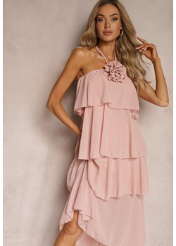Różowa Sukienka z Kwiatową Broszką Wykończona Falbanami i Wiązaniem na Szyi Tinashell ze sklepu Renee odzież w kategorii Sukienki - zdjęcie 173504041