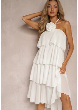 Biała Sukienka z Kwiatową Broszką Wykończona Falbanami i Wiązaniem na Szyi Tinashell ze sklepu Renee odzież w kategorii Sukienki - zdjęcie 173506954