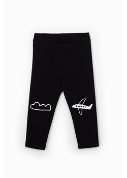 Czarne spodnie dresowe niemowlęce z samolotem ze sklepu 5.10.15 w kategorii Odzież dla niemowląt - zdjęcie 173507750