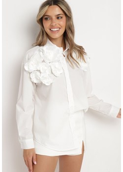 Biała Koszula z Ozdobnymi Naszytymi Kwiatami Ernna ze sklepu Born2be Odzież w kategorii Koszule damskie - zdjęcie 173508241