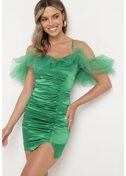 Zielona Marszczona Dopasowana Sukienka z Satyny na Ramiączkach z Tiulowym Wykończeniem Tinasolti ze sklepu Born2be Odzież w kategorii Sukienki - zdjęcie 173508363