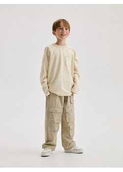 Reserved - Longsleeve oversize z kieszenią - złamana biel ze sklepu Reserved w kategorii T-shirty chłopięce - zdjęcie 173511380