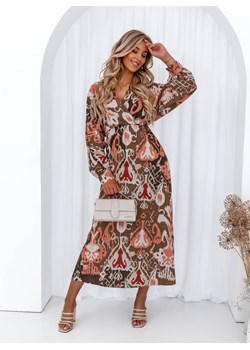 Długa sukienka z przekładanym dekoltem Yenna - wzór 1 - wzór 1 ze sklepu pakuten.pl w kategorii Sukienki - zdjęcie 173511922