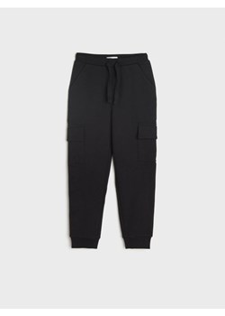 Sinsay - Spodnie dresowe jogger - czarny ze sklepu Sinsay w kategorii Spodnie chłopięce - zdjęcie 173520170