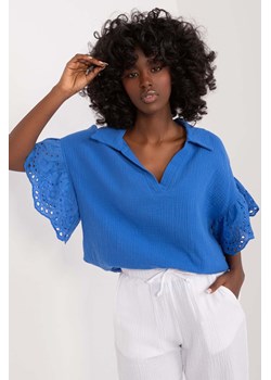 Muślinowa bluzka damska z haftowanym rękawem - niebieska ze sklepu 5.10.15 w kategorii Bluzki damskie - zdjęcie 173520532