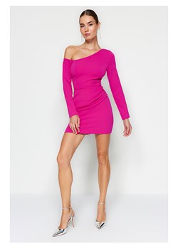 trendyol Sukienka w kolorze różowym ze sklepu Limango Polska w kategorii Sukienki - zdjęcie 173525001