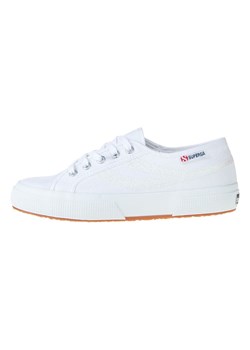 Superga Sneakersy &quot;2953&quot; w kolorze białym ze sklepu Limango Polska w kategorii Trampki damskie - zdjęcie 173529461