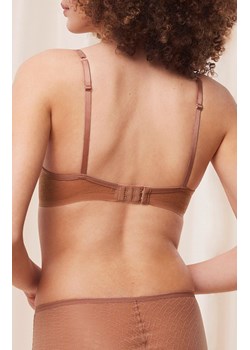 Triumph koronkowe figi beżowe Signature Sheer Maxi EX 10215936, Kolor beżowy, Rozmiar 40, Triumph - id: 178748 - marki Triumph - 173534160 Triumph koronkowe figi beżowe Signature Sheer Maxi EX 10215936, Kolor beżowy, Rozmiar 40, Triumph ze sklepu Intymna w kategorii Majtki damskie - zdjęcie 173534160